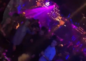 שוטר מג"ב מואשם שירה בשטח בנוי ב- M-16 של חברו אחרי ששתה אלכוהול