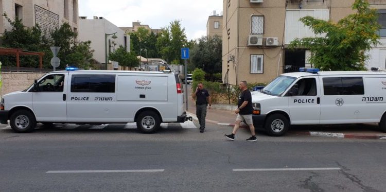 דיווח ראשוני: חשד למטען חבלה בחניון תת קרקעי בבניין בחולון