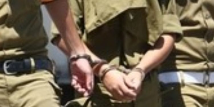 חיילת קבע חשודה בגניבת אמל"ח מבסיסה סמוך לי-ם בגלל חובות כספיים