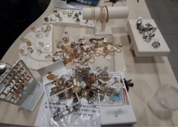 כנופיית מקצוענים גנבו תכשיטים בשווי אלפי שקלים ממגנוליה בממילא ונעצרו