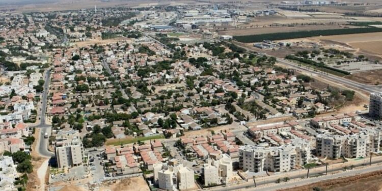 אמש בנתיבות: אירוע ירי לעבר אדם בכניסה לבניין ושוד מזויין של חנות רהיטים – תוך שעתיים