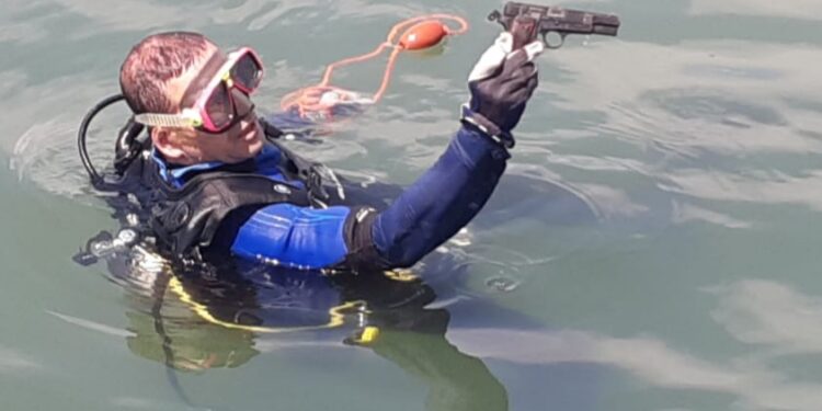 כתב אישום נגד שלושה צעירים שנתפסו "על חם" יורים על בית מגורים במרינה באשדוד