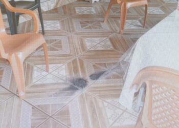 חשד: זרקו רימון הלם לדירתו של סגן ראש מועצה בגליל: פסל מכרז הסעות