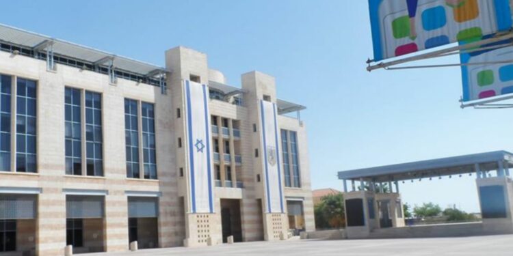 אישום: גנב רכבים סדרתי קיבל סיוע ממנהל אגף בכיר באגף השיטור בעיריית ירושלים