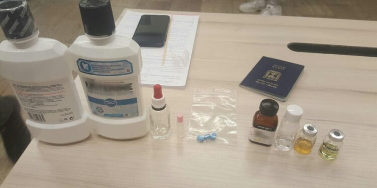 ד"ר למטמטיקה מגבעתיים הקים מעבדה לייצור 'סם אונס' בביתו: ייבא 9 ליטר סם מסין