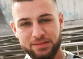 חשד לרצח בירכא: אדם אמון בן 20 נורה למות בתוך רכבו באמצע רחוב ראשי