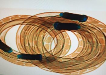 תיעוד: כך סוכלה הברחת 3 ק"ג קריסטל מת' מדרום אפריקה בצינורות אינסטלציה