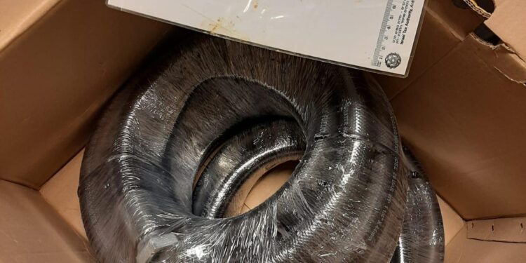 תיעוד: כך סוכלה הברחת 3 ק"ג קריסטל מת' מדרום אפריקה בצינורות אינסטלציה