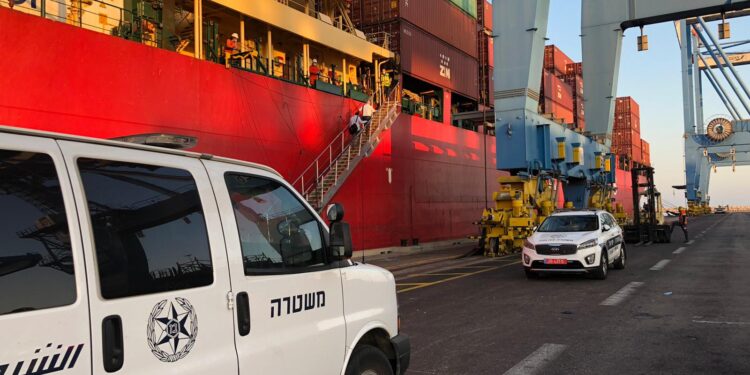 חשד: ימאי נרצח בחופי יוון בתוך אוניה זרה שעגנה הבוקר בנמל חיפה