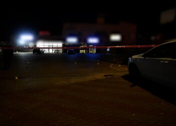 שוטרים ירו למוות בחשוד בירי ופצעו צעירה במהלך חילופי אש עם עבריינים בצפון