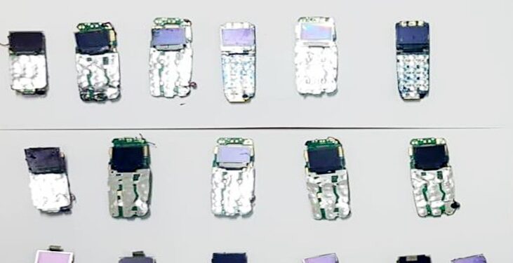 עצור נתפס בכלא עופר לאחר שניסה להחדיר בתוך גופו 24 מכשירים סלולרים