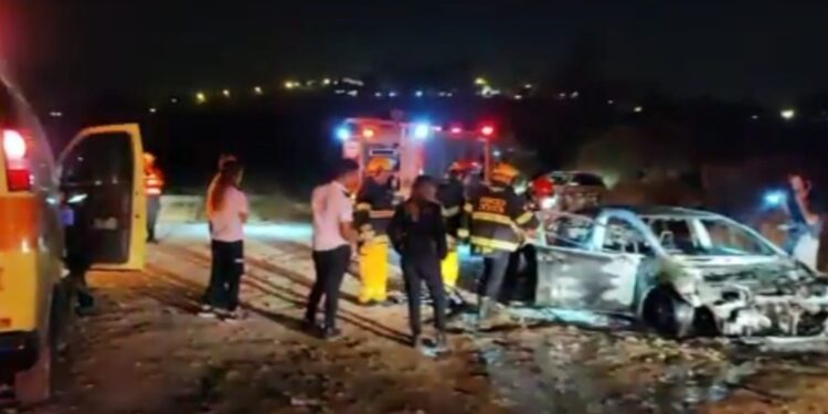 חשד לרצח: גופת אדם אותרה בתוך רכב בוער בשכונת עין כרם בירושלים