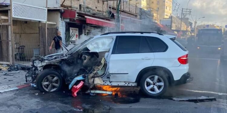 חשד לניסיון חיסול ביפו: בן 40 נפצע בפיצוץ רכב ברחוב יפת בעיר