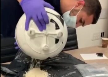 תיעוד: נחשף ניסיון הברחה של 3 ק"ג קריסטל מת' מהולנד לישראל