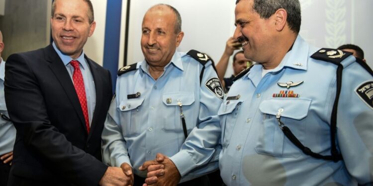 רעולי פנים ירו הלילה לעבר ביתו של ניצב ג'מאל חכרוש בכפר כנא בגליל