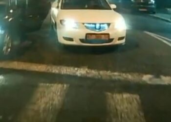 תיעוד הרצח בחיפה: מתקרב לרכב, פותח את הדלת יורה ונמלט