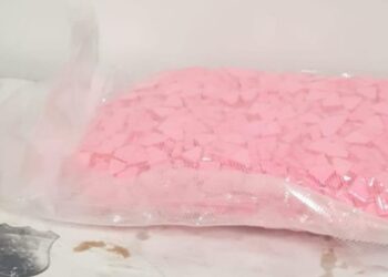 בלשי משטרה המתינו לצעיר מרחובות שהגיע לקבל בדואר חצי ק"ג כדורי אקסטזי