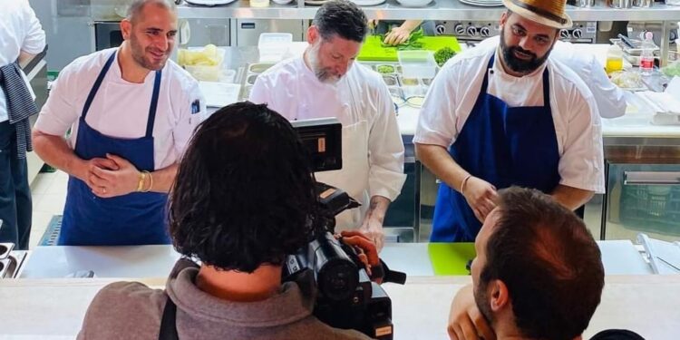 צו הרחקה ללקוחה למסעדות 'מחנה יהודה': הטרידה את אסף סרי ומשפחתו ונגעה בעובדים