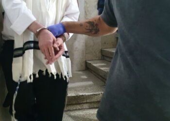 3 חסידי הרב ברלנד המשתייכים ל "משטרת הצניעות" חשודים במקרי רצח מלפני 30 שנה