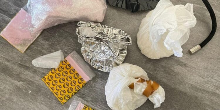 בני זוג צעירים מראשל"צ נעצרו לאחר שבדירתם נתפס כ- 100 גרם קוקאין ו- MDMA