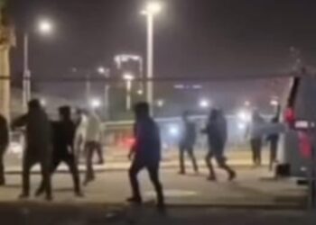 פצועים מירי ודקירות בבית החולים סורוקה: תיעוד הקטטה שפרצה מחוץ לבית החולים