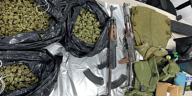 קלצ'ניקוב, שכפ"צים וסמים: נתפס סליק נשק של ארגון פשיעה בדרום – מוכר למשטרה נעצר