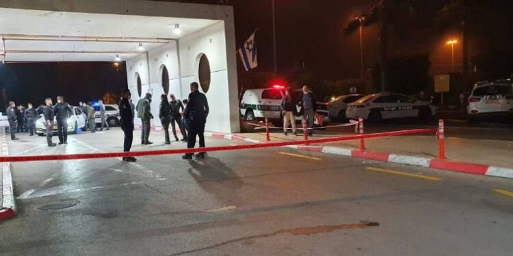 חיסול עבריינים בחולון: מוכר למשטרה מפ"ת נורה למוות: עבריין נוסף מבת ים נפצע בינוני