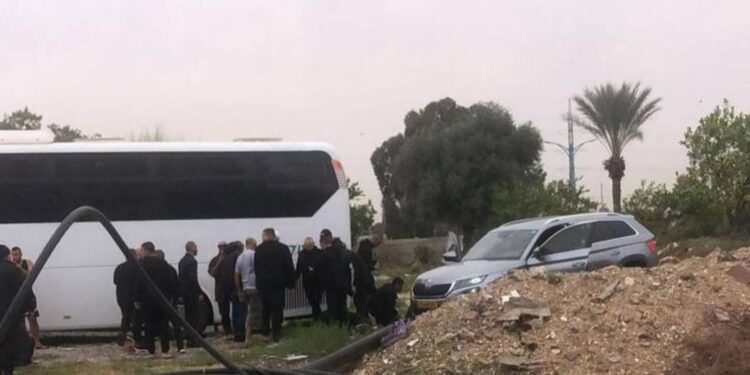 ניסיון חיסול כפול בלוד: שני צעירים נפצעו קשה מירי במסגרת סכסוך עבריינים