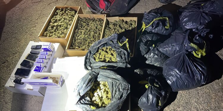 ירושלים: ניסה להימלט משוטרים במחסום ונתפס עם 11 ק"ג קנאביס