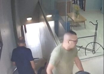 אחרי שתועד מתעלם מזירת רצח: ניצב ג'מאל חכרוש הוצא לחופשה