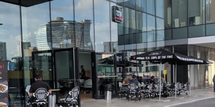 הסגיר עצמו חשוד נוסף בירי והשלכת רימון על סניף ארומה בבעלות כדורגלן עבר