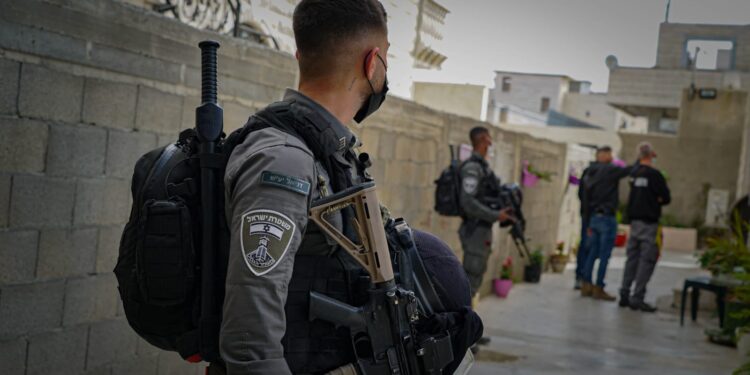 212 עצורים במבצע משטרתי ענק: חשודים בהחזקת אמצעי לחימה