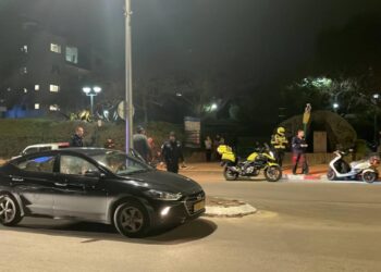 דיווח ראשוני: ניסיון חיסול ברעננה- פצוע בינוני עד קשה  מירי לעבר רכב