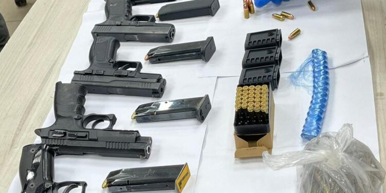 המשטרה תפסה 5 אקדחים ותחמושת בשכונת ג'ואריש ברמלה