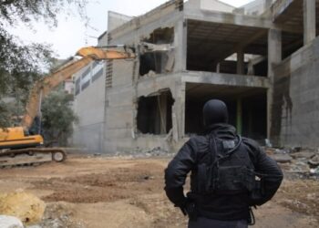 תיעוד: המשטרה הרסה  3 מבנים לא חוקיים של משפחת חרירי באא"פ