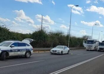 6 בני משפחה מרמלה מואשמים בירי לעבר רכב לאור יום