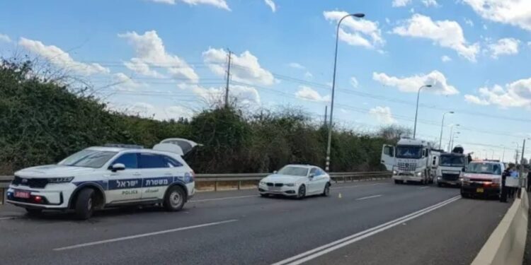 6 בני משפחה מרמלה מואשמים בירי לעבר רכב לאור יום