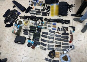 צפו: 7 חשודים בצפון נעצרו בדרך לפיגוע פלילי; ארסנל נשקים נתפס