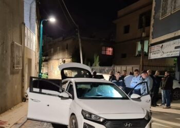 רצח כפול בטירה- צעירים נורו למוות בתוך רכב ליד בית הקברות