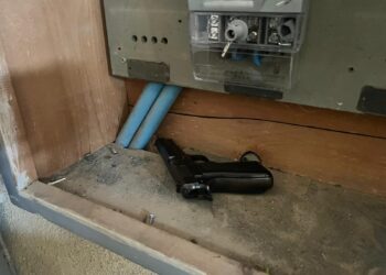 צעיר מראשל"צ נתפס עם אקדח טעון וכדור בקנה: המשטרה – "נמנע ניסיון חיסול"