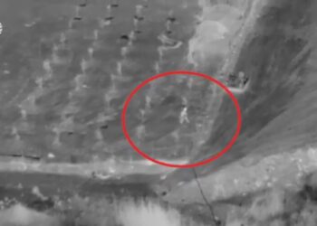 המעקב המשטרתי הסמוי מהאוויר גילה נשק ותחמושת מוסלקים בחבית | צפו בתיעוד