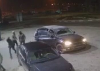 כך הצליח בנו של בעל חנות בדרום להבריח 7 שודדים חמושים  | צפו בתיעוד