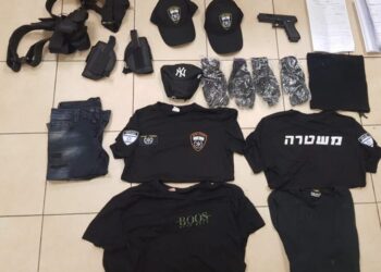 פרוטקשן במדי משטרה? אלה שני החשודים מארגון שלום דומרני שנעצרו באשקלון