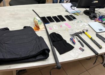 רובה M16, אקדחים, רימונים, תחמושת וסמים אותרו במחסן בקרית גת: 5 נעצרו