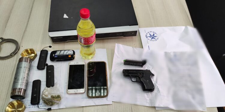 בני ברק: ציוד להרכבת מטעני חבלה מסוג צינור ואקדח נתגלו בדירה בעיר