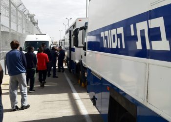 הלילה: רימון הלם הושלך לעבר מפקדת מחוז מרכז של שב"ס