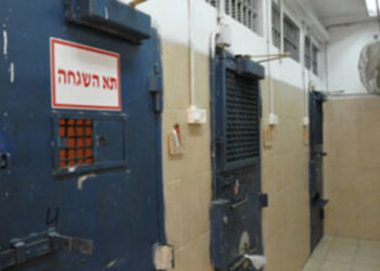 חיפה: עצירים חשודים שדקרו עציר בתא המעצר בבית משפט בזמן שהמתינו לדיון