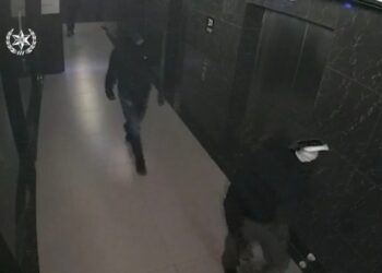 תיעוד| הסתננו למגדל היוקרה בת"א לפנות בוקר והמתינו לשדוד את ברק אברמוב