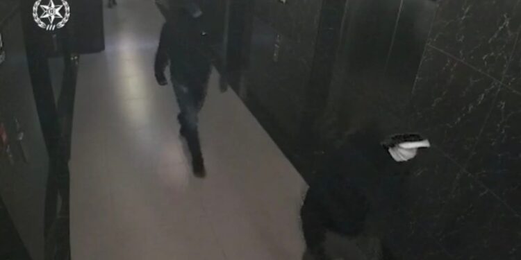 תיעוד| הסתננו למגדל היוקרה בת"א לפנות בוקר והמתינו לשדוד את ברק אברמוב