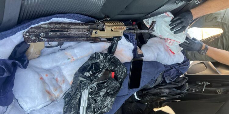 אלה שלושת החשודים שנעצרו בראשל"צ עם קלאצ'ניקוב ורכב גנוב בדרך לחיסול